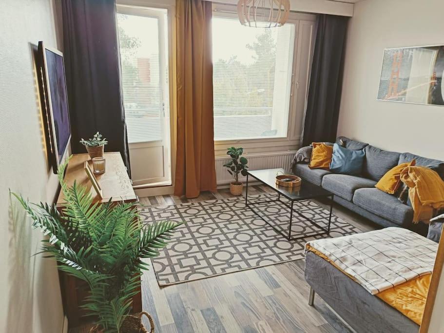 Valoisa Yksioe Parvekkeella Apartment Raisio