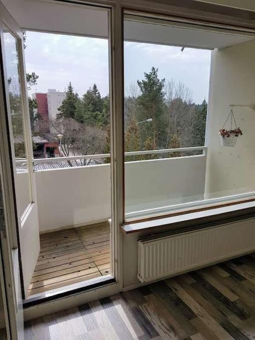 Apartment Valoisa Yksioe Parvekkeella *